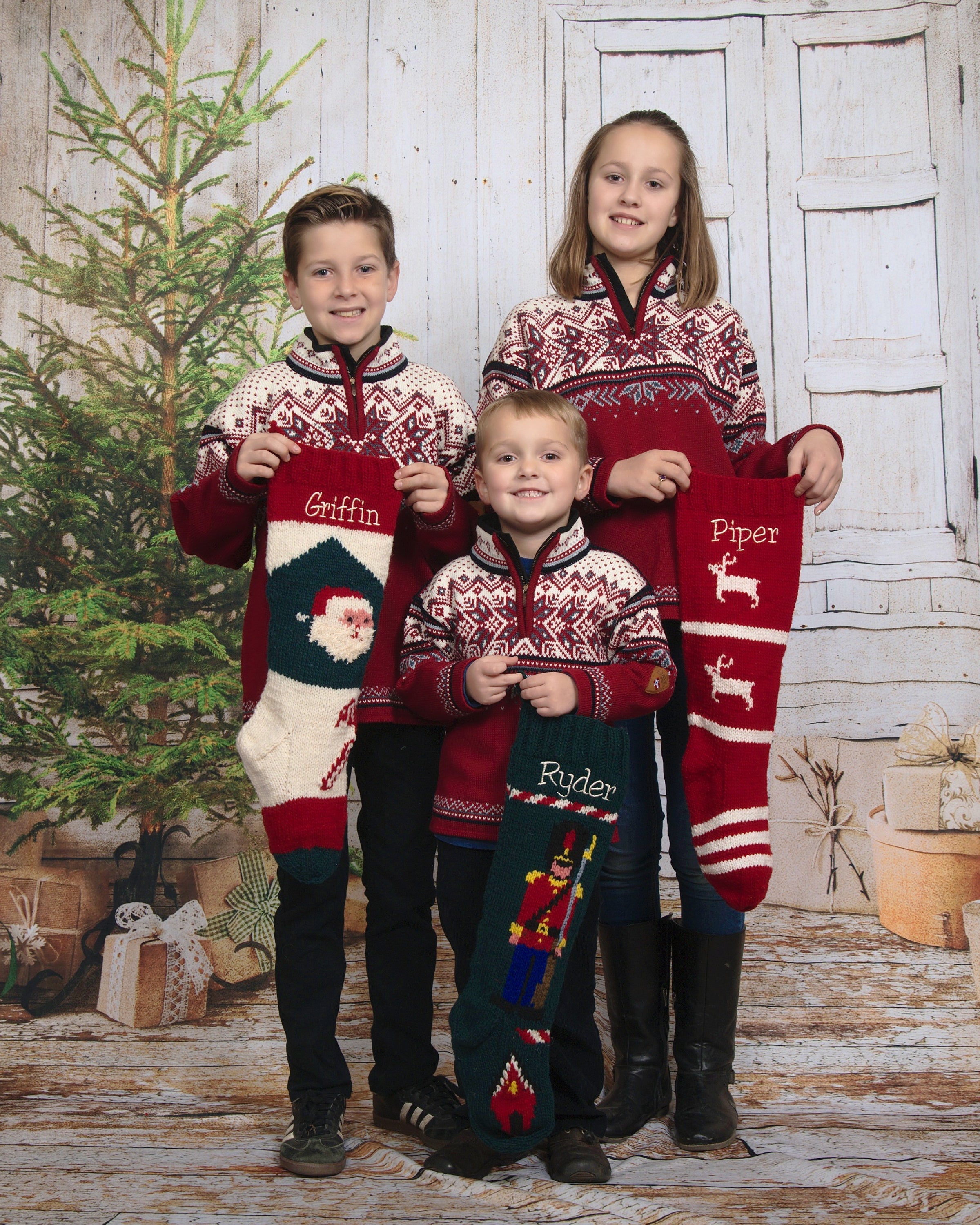 Welcome to Hand Knit Holiday!